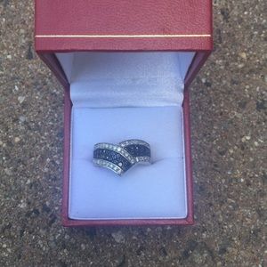10k white gold ring with 1ct black&white diamonds